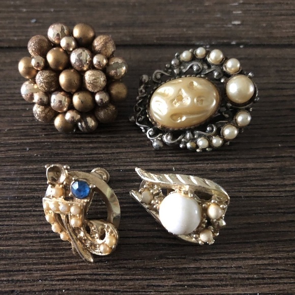 Vintage single clip on earrings 4 ct. - Picture 1 of 3